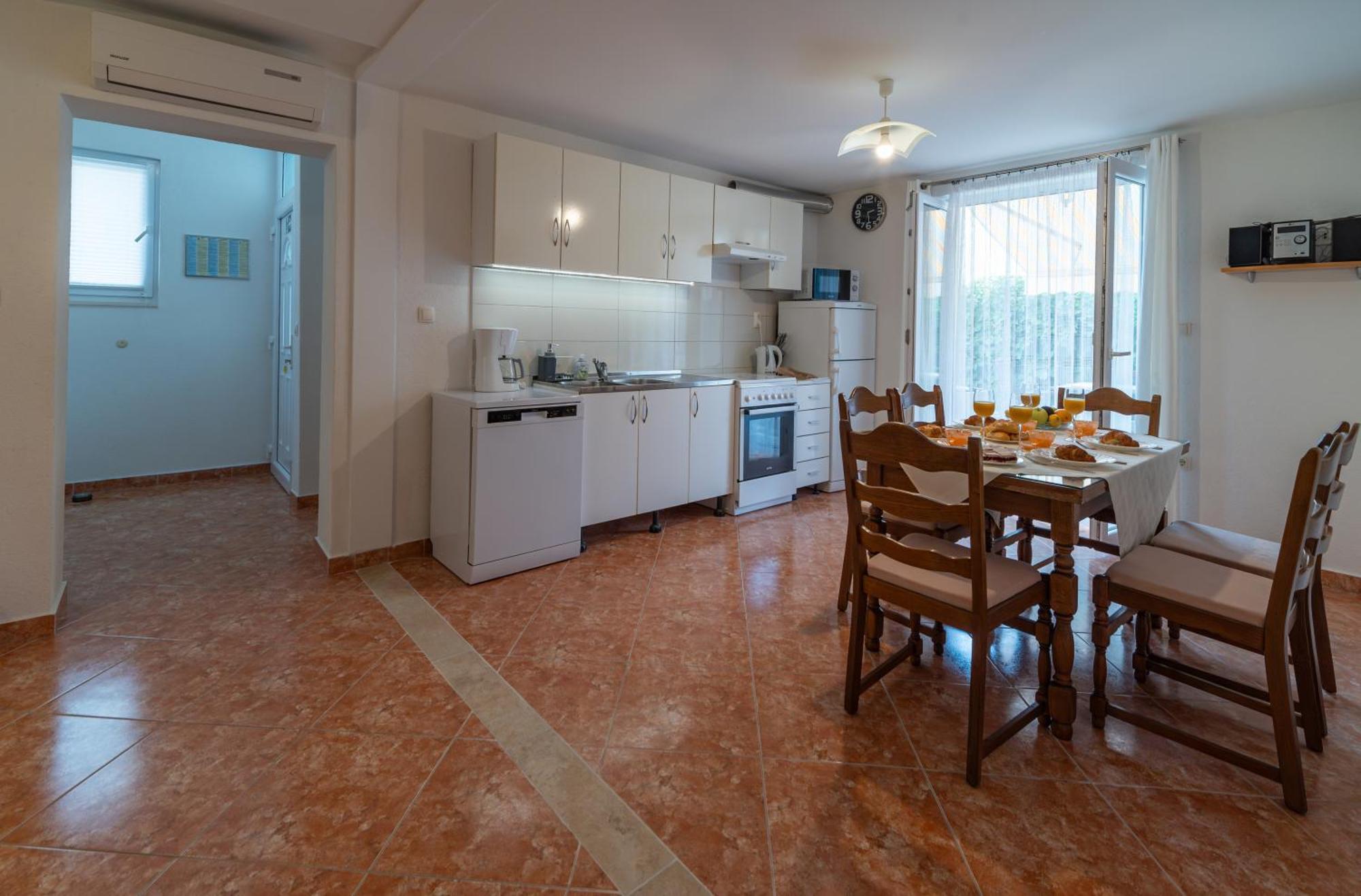 Apartma Domenika *